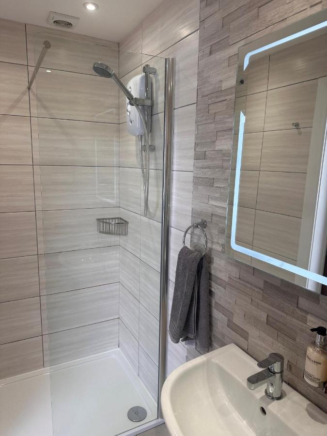 Dafarn Newydd Lodge Клангефни Екстериор снимка
